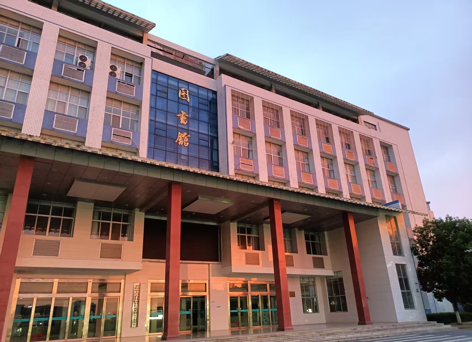 襄阳职业技术学院校园风光
